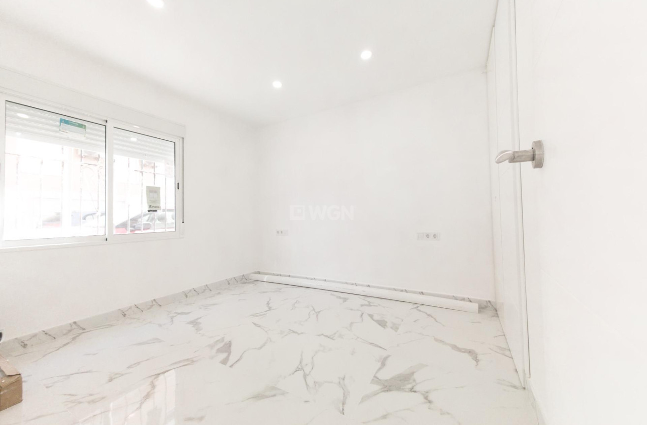 Resale - Apartment / flat - Torrevieja - Playa De Los Naufragos