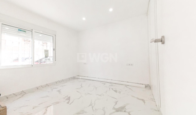 Resale - Apartment / flat - Torrevieja - Playa De Los Naufragos