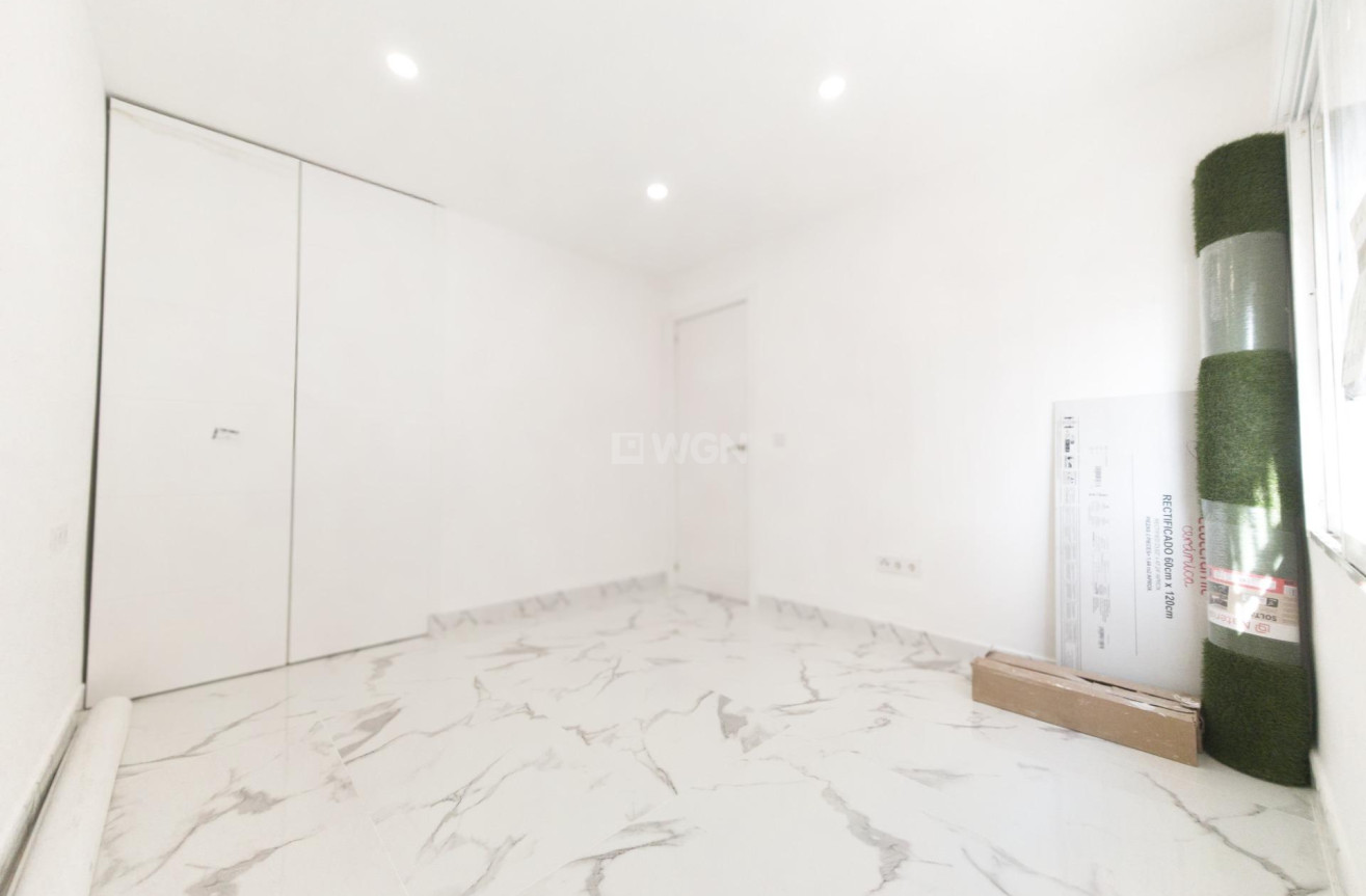 Resale - Apartment / flat - Torrevieja - Playa De Los Naufragos