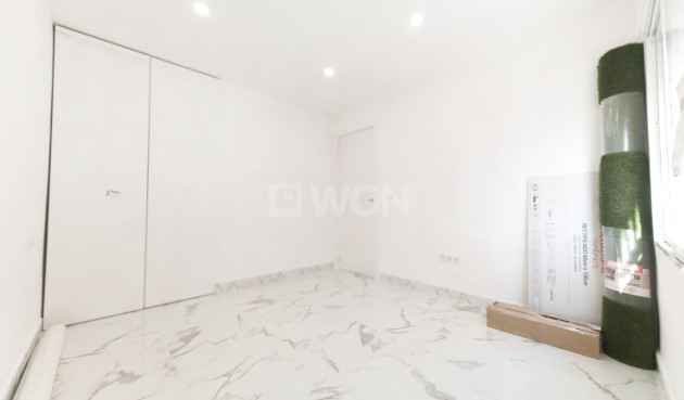 Resale - Apartment / flat - Torrevieja - Playa De Los Naufragos