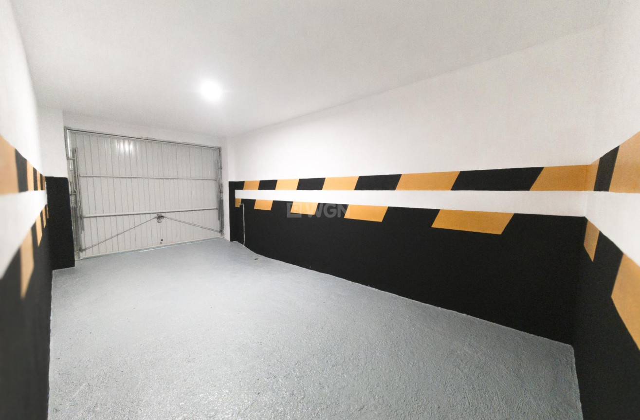 Resale - Apartment / flat - Torrevieja - Playa De Los Naufragos