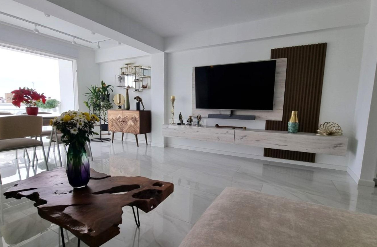 Odsprzedaż - Mieszkanie w bloku - Torrevieja - Centro