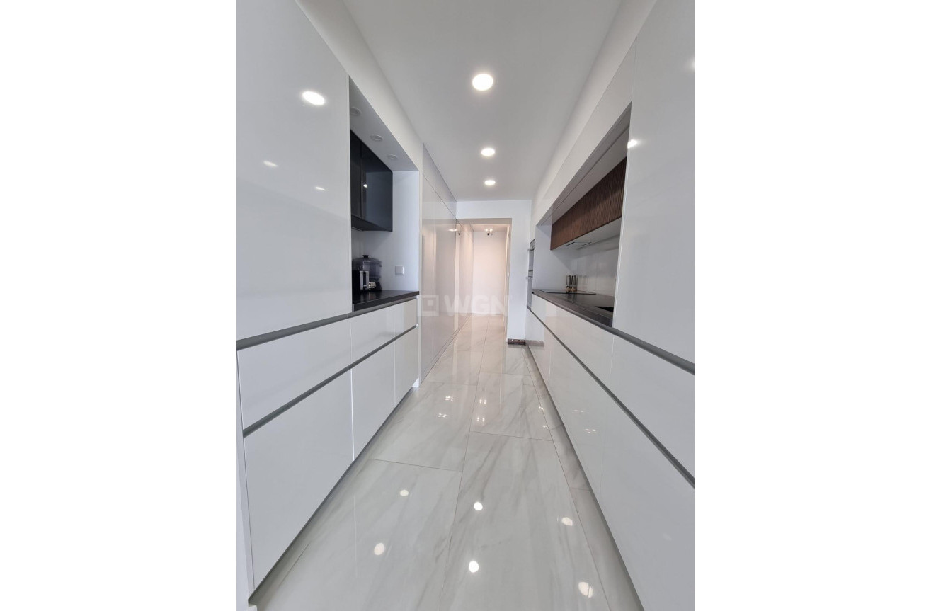 Odsprzedaż - Mieszkanie w bloku - Torrevieja - Centro