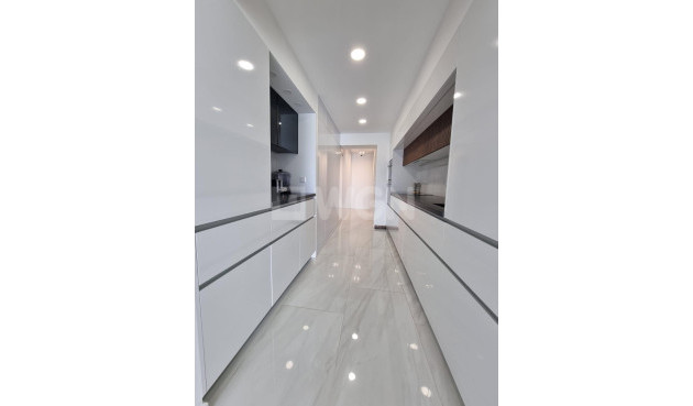 Odsprzedaż - Mieszkanie w bloku - Torrevieja - Centro