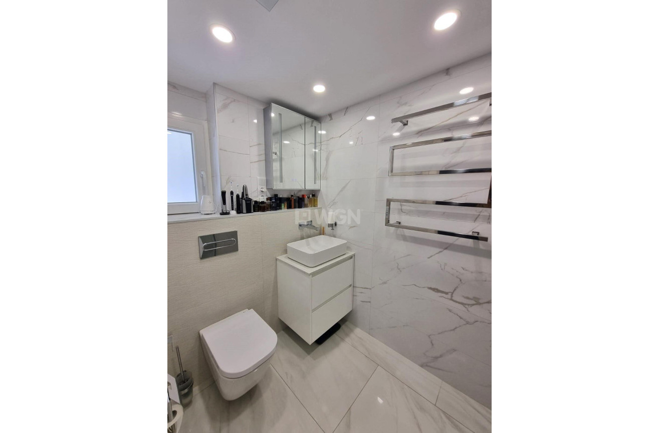 Odsprzedaż - Mieszkanie w bloku - Torrevieja - Centro