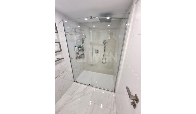 Odsprzedaż - Mieszkanie w bloku - Torrevieja - Centro