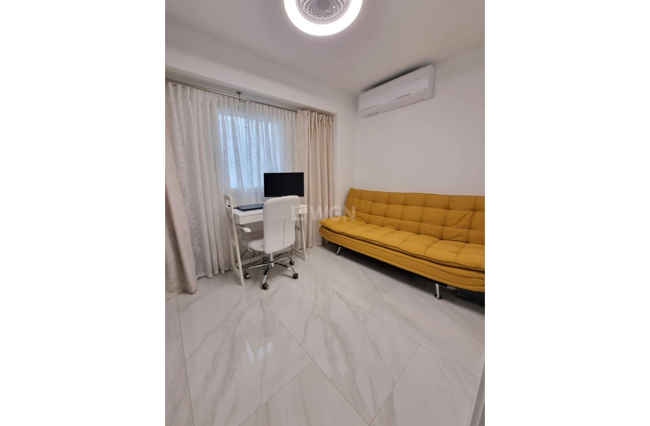 Odsprzedaż - Mieszkanie w bloku - Torrevieja - Centro