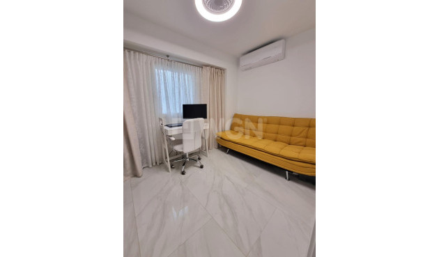 Odsprzedaż - Mieszkanie w bloku - Torrevieja - Centro