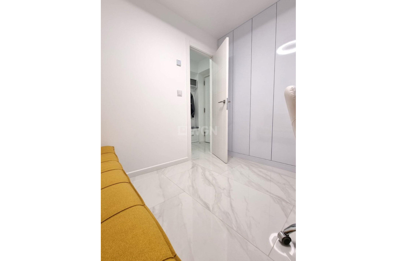 Odsprzedaż - Mieszkanie w bloku - Torrevieja - Centro