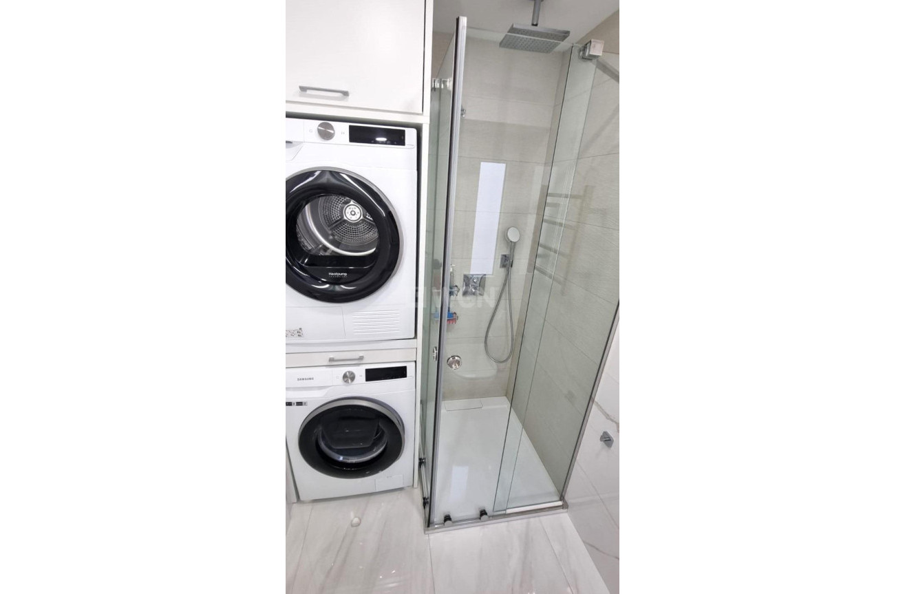 Odsprzedaż - Mieszkanie w bloku - Torrevieja - Centro