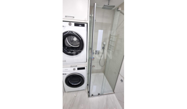 Odsprzedaż - Mieszkanie w bloku - Torrevieja - Centro