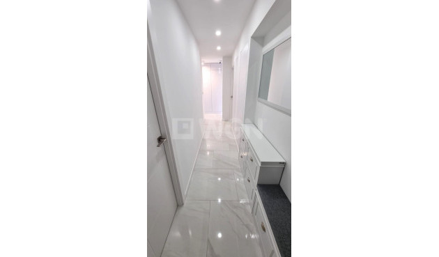 Odsprzedaż - Mieszkanie w bloku - Torrevieja - Centro