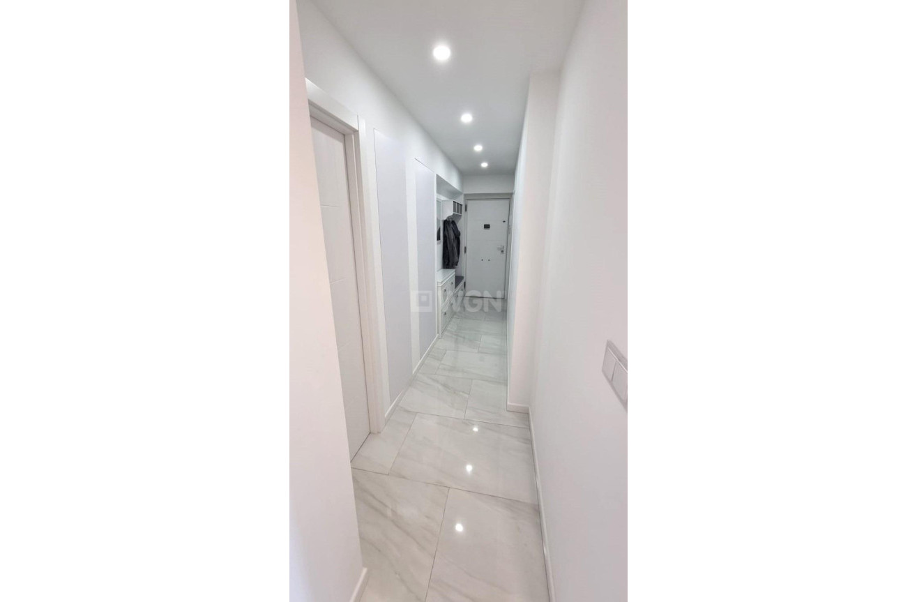 Odsprzedaż - Mieszkanie w bloku - Torrevieja - Centro