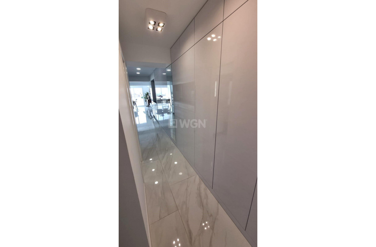 Odsprzedaż - Mieszkanie w bloku - Torrevieja - Centro