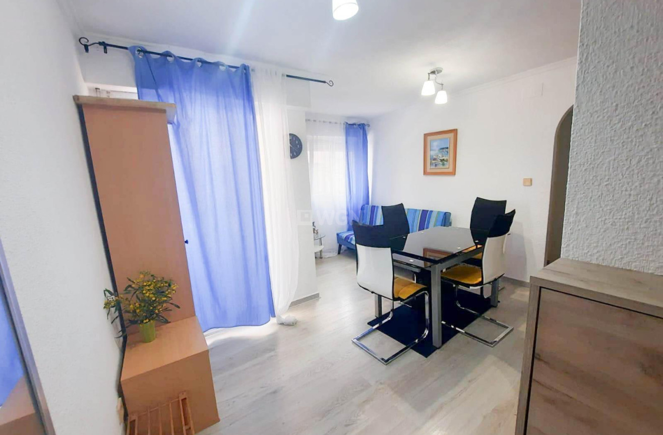 Odsprzedaż - Mieszkanie w bloku - Torrevieja - Centro