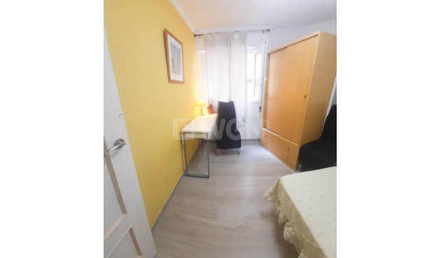 Odsprzedaż - Mieszkanie w bloku - Torrevieja - Centro