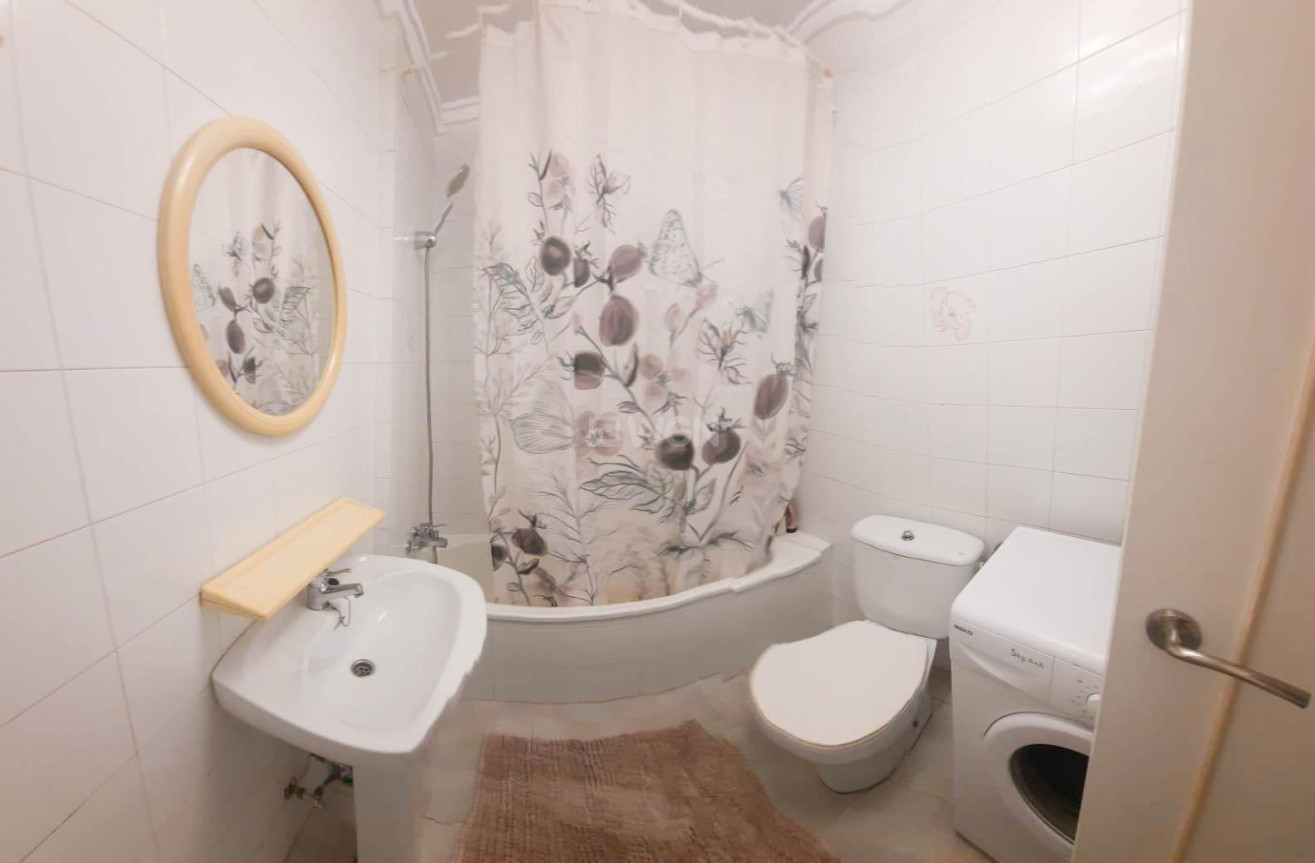 Odsprzedaż - Mieszkanie w bloku - Torrevieja - Centro