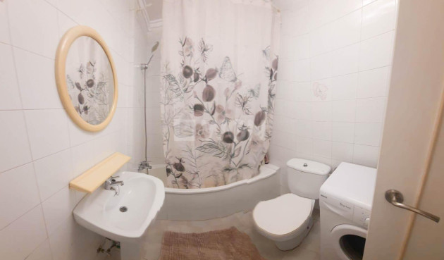 Odsprzedaż - Mieszkanie w bloku - Torrevieja - Centro