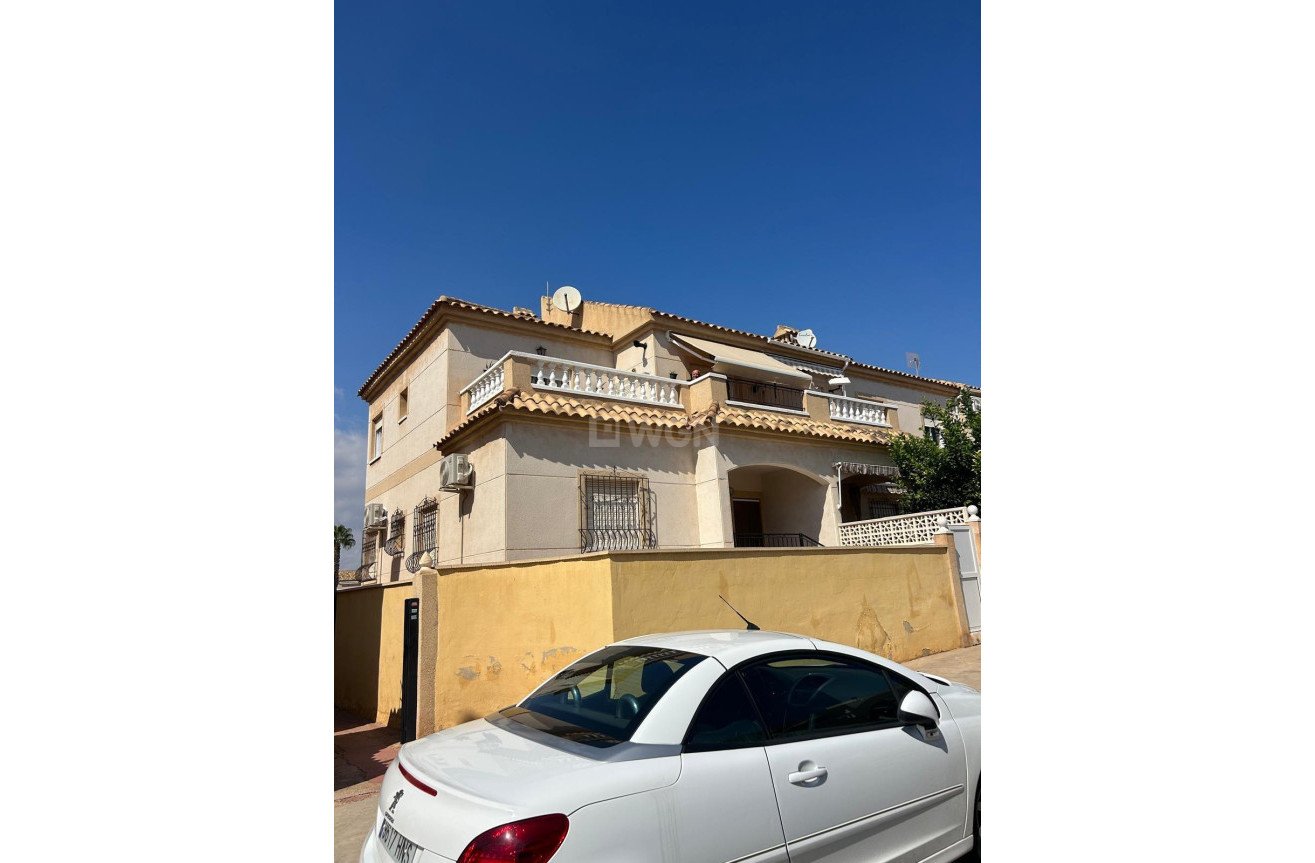 Odsprzedaż - Bungalow - Torrevieja - aguas nuevas