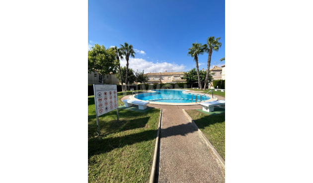 Odsprzedaż - Bungalow - Torrevieja - aguas nuevas