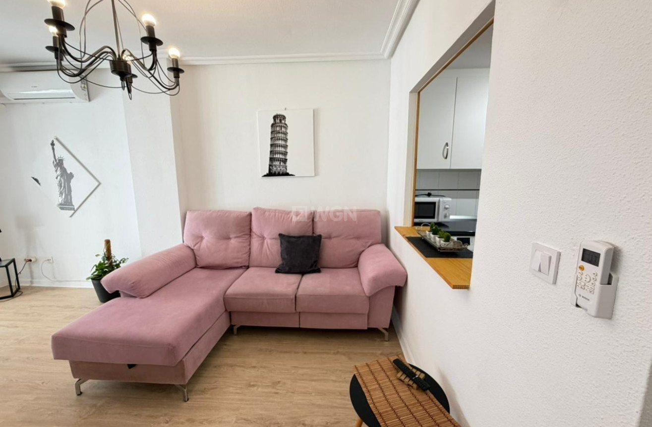 Odsprzedaż - Mieszkanie w bloku - Torrevieja - Playa del Cura