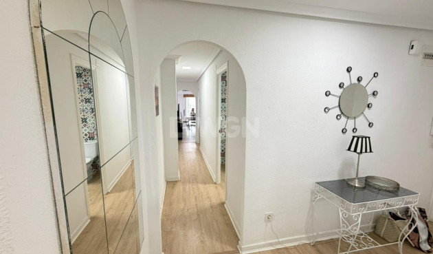 Odsprzedaż - Mieszkanie w bloku - Torrevieja - Playa del Cura