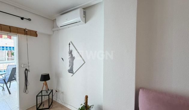 Odsprzedaż - Mieszkanie w bloku - Torrevieja - Playa del Cura