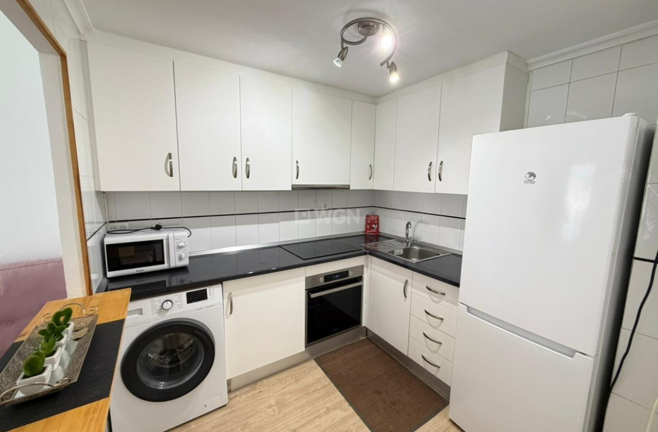 Odsprzedaż - Mieszkanie w bloku - Torrevieja - Playa del Cura