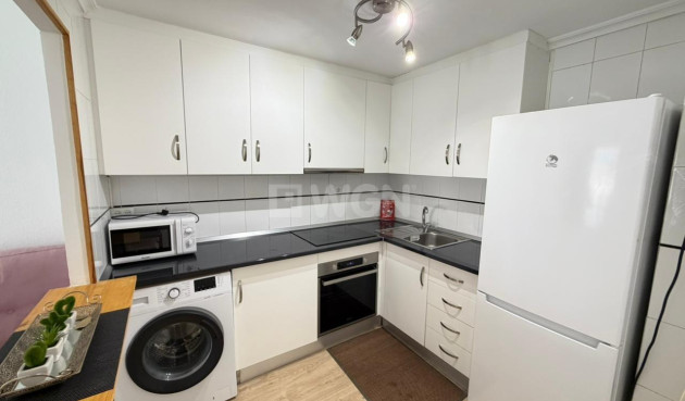 Odsprzedaż - Mieszkanie w bloku - Torrevieja - Playa del Cura