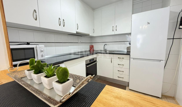 Odsprzedaż - Mieszkanie w bloku - Torrevieja - Playa del Cura