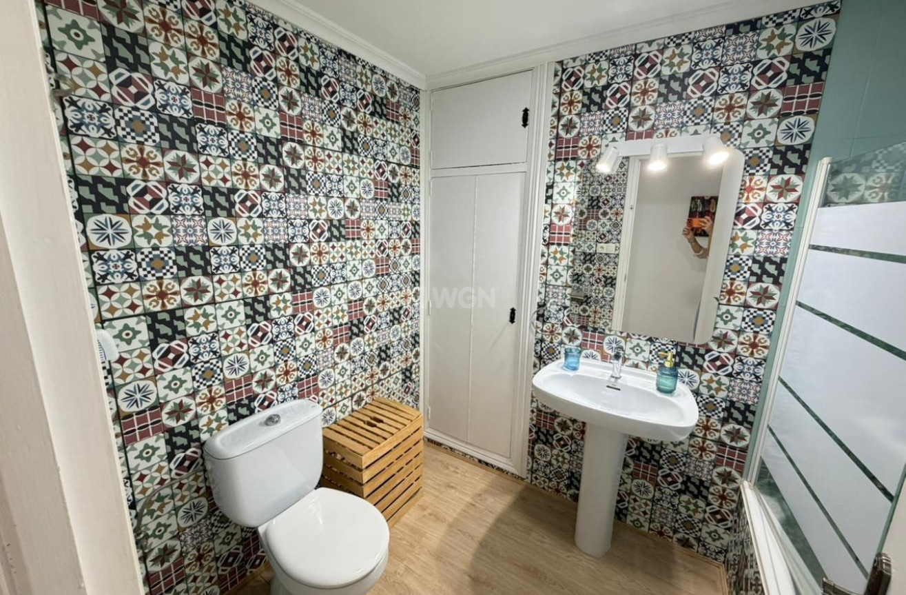 Odsprzedaż - Mieszkanie w bloku - Torrevieja - Playa del Cura