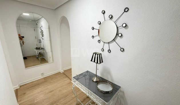 Odsprzedaż - Mieszkanie w bloku - Torrevieja - Playa del Cura