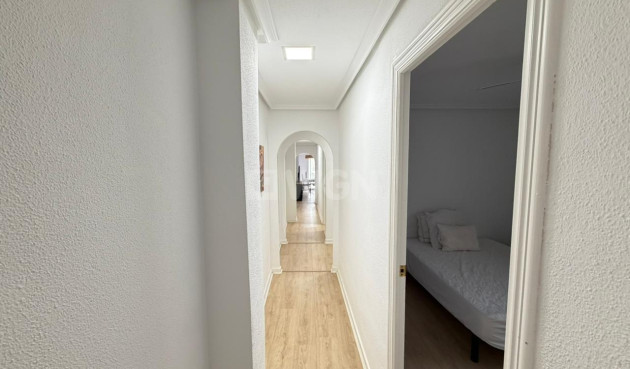 Odsprzedaż - Mieszkanie w bloku - Torrevieja - Playa del Cura