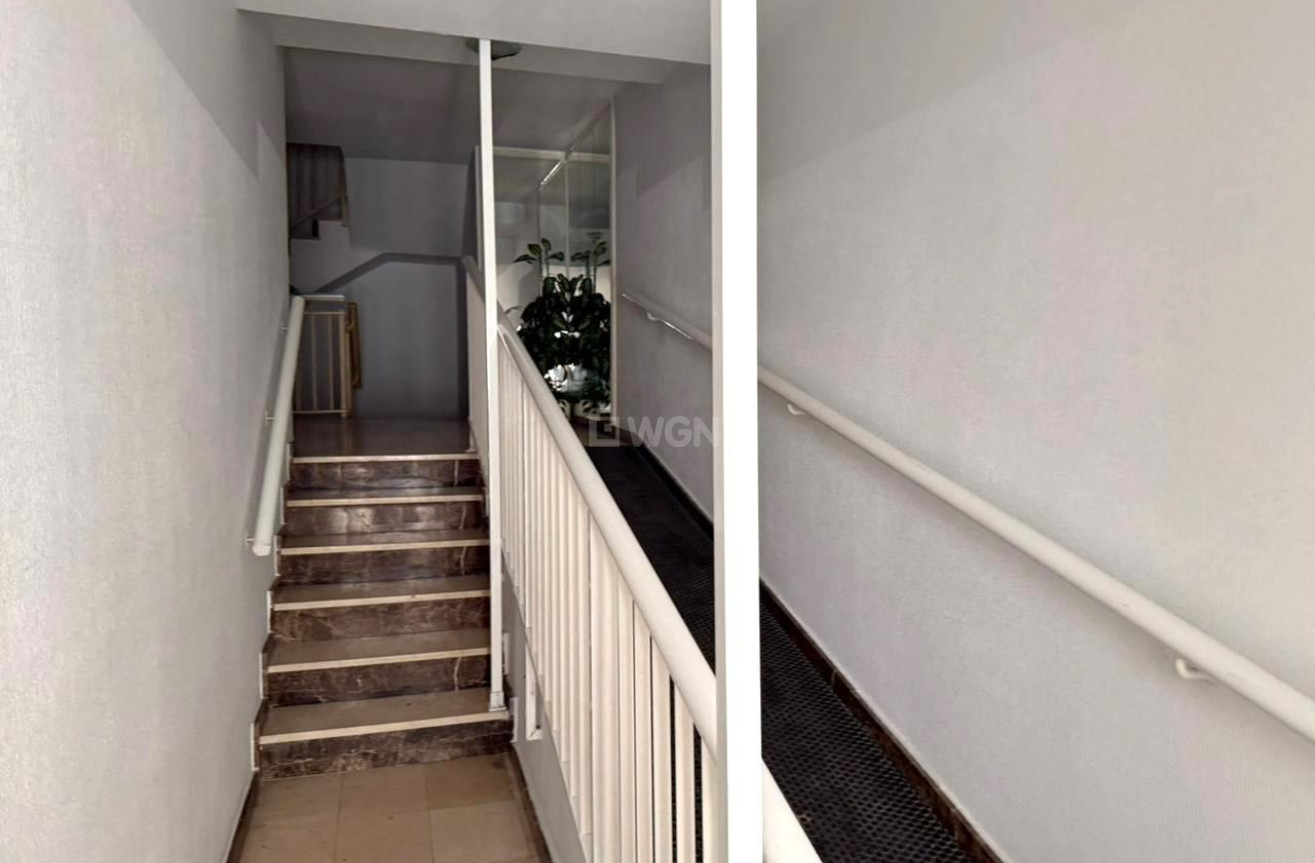 Odsprzedaż - Mieszkanie w bloku - Torrevieja - Playa del Cura