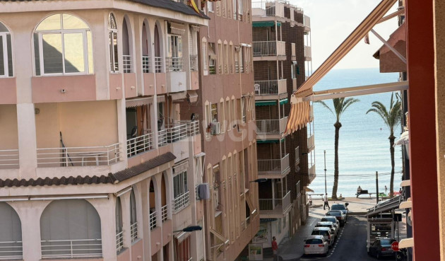 Odsprzedaż - Mieszkanie w bloku - Torrevieja - Playa del Cura