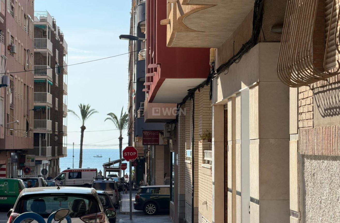 Odsprzedaż - Mieszkanie w bloku - Torrevieja - Playa del Cura