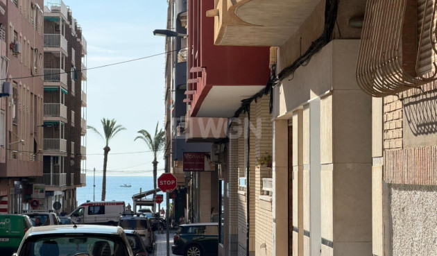Odsprzedaż - Mieszkanie w bloku - Torrevieja - Playa del Cura