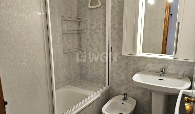 Odsprzedaż - Mieszkanie w bloku - Torrevieja - Acequion