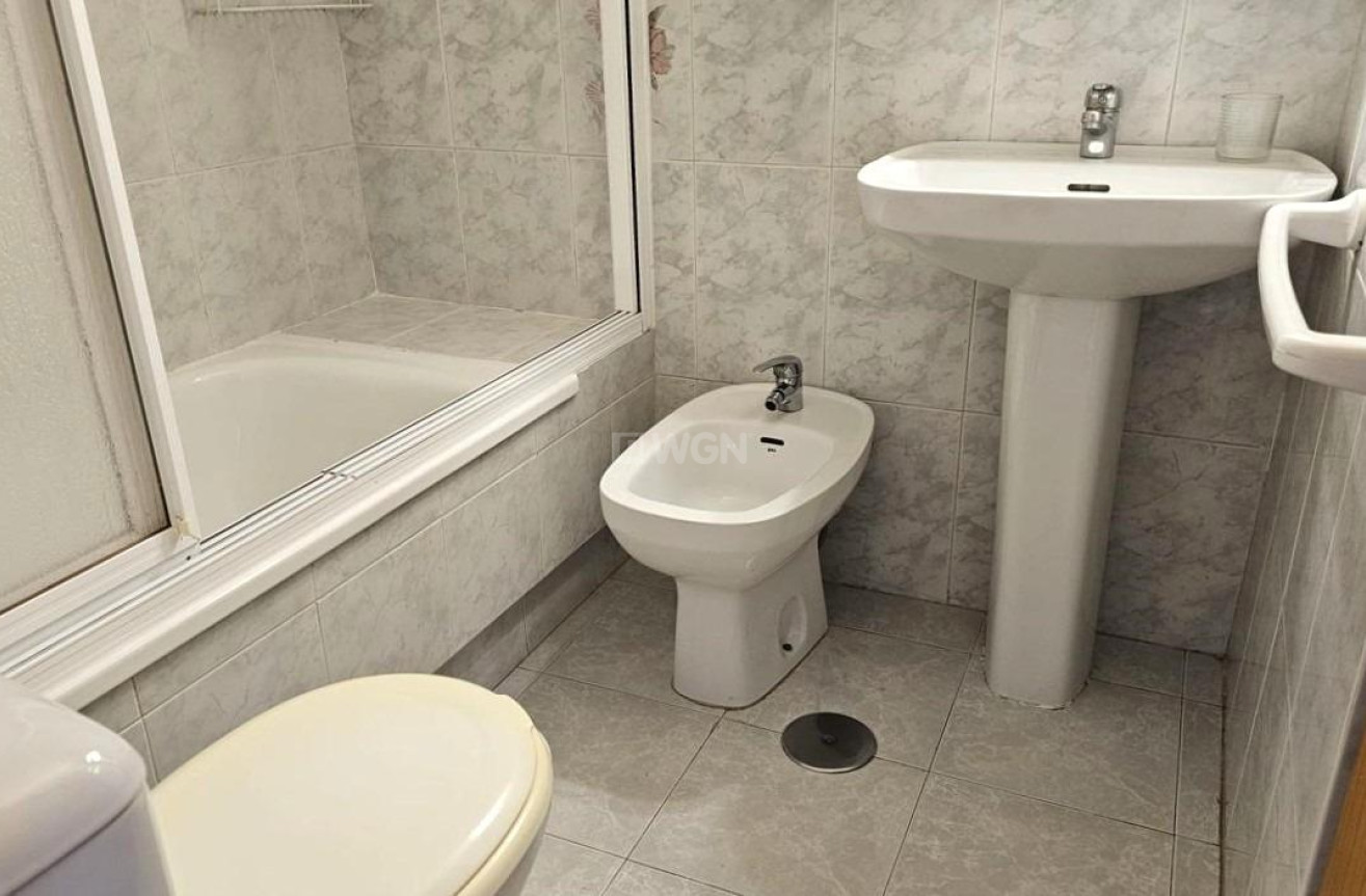 Odsprzedaż - Mieszkanie w bloku - Torrevieja - Acequion