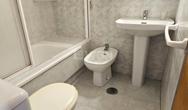 Odsprzedaż - Mieszkanie w bloku - Torrevieja - Acequion