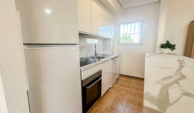 Odsprzedaż - Mieszkanie w bloku - Torrevieja - Costa Blanca