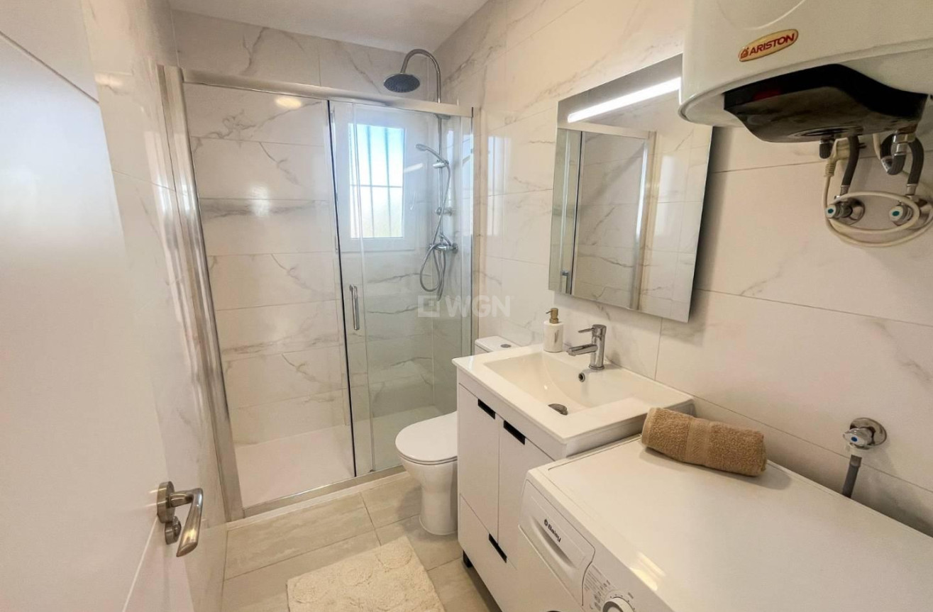 Odsprzedaż - Mieszkanie w bloku - Torrevieja - Costa Blanca