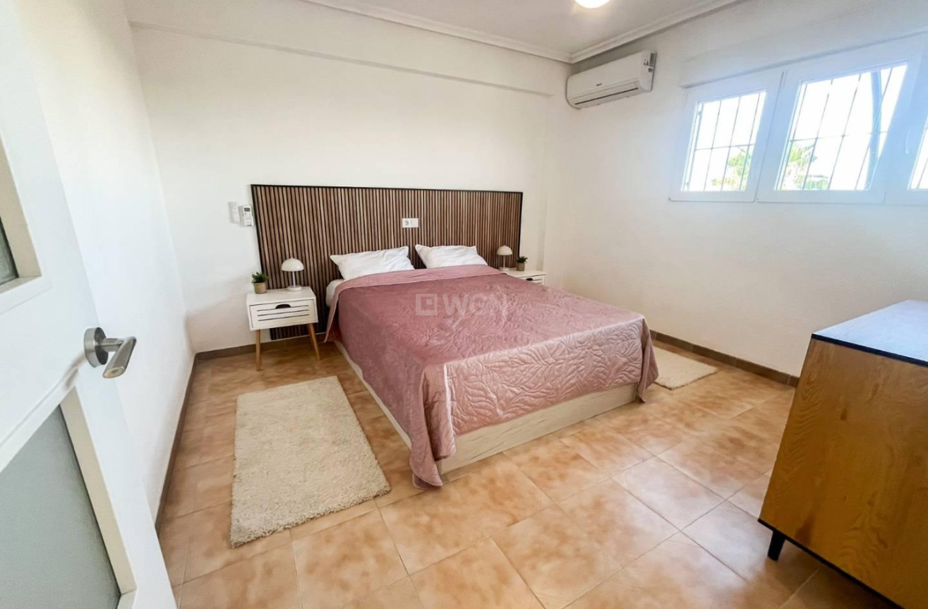 Odsprzedaż - Mieszkanie w bloku - Torrevieja - Costa Blanca