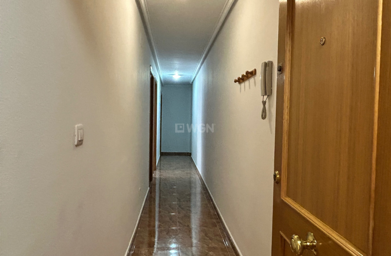 Odsprzedaż - Mieszkanie w bloku - Jacarilla - Inland