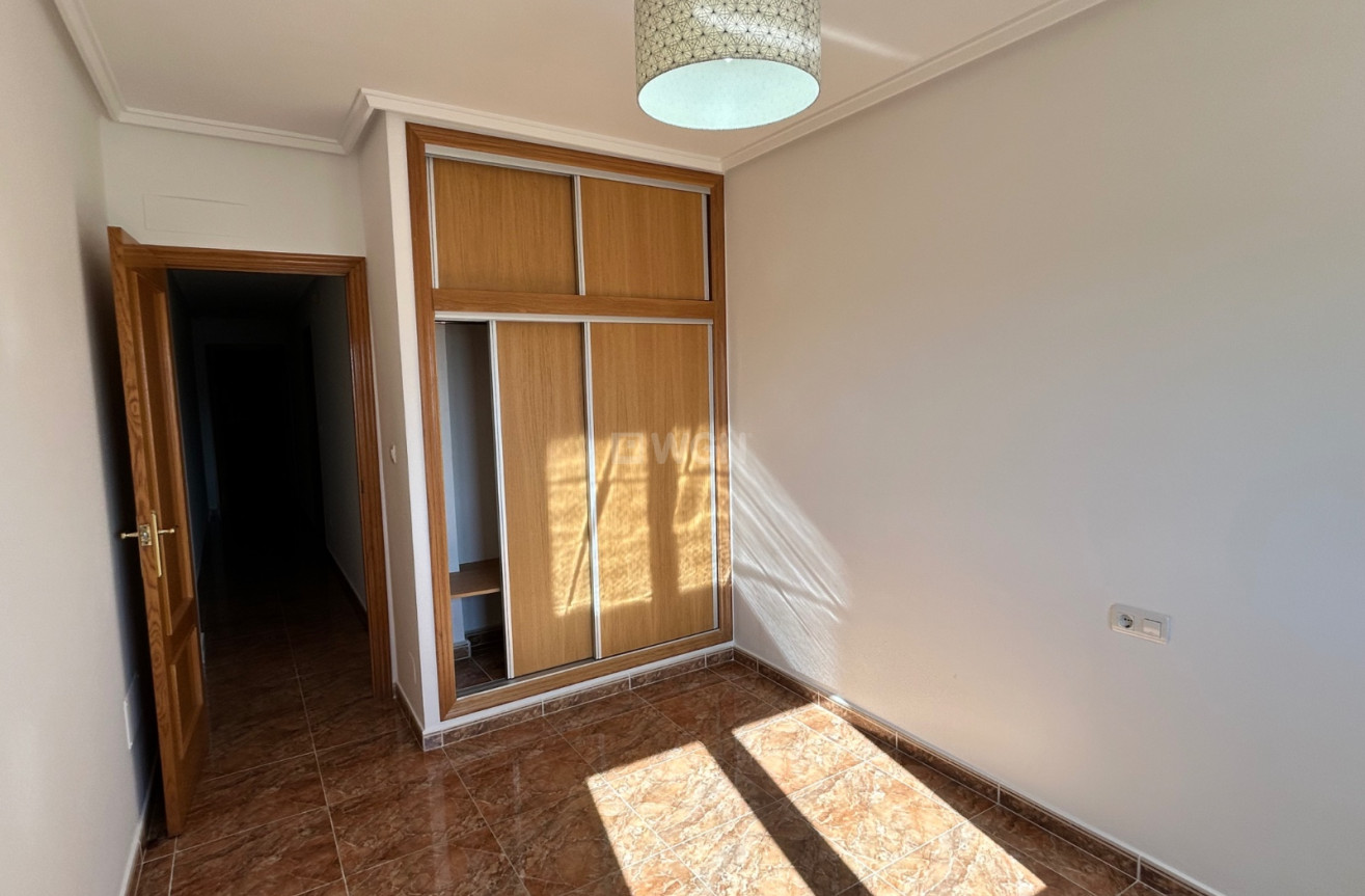 Odsprzedaż - Mieszkanie w bloku - Jacarilla - Inland