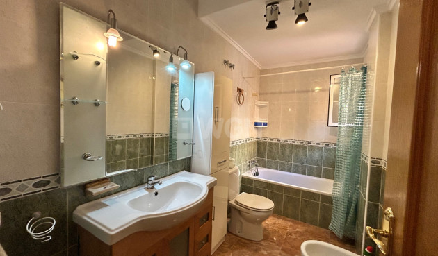 Odsprzedaż - Mieszkanie w bloku - Jacarilla - Inland