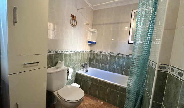 Odsprzedaż - Mieszkanie w bloku - Jacarilla - Inland