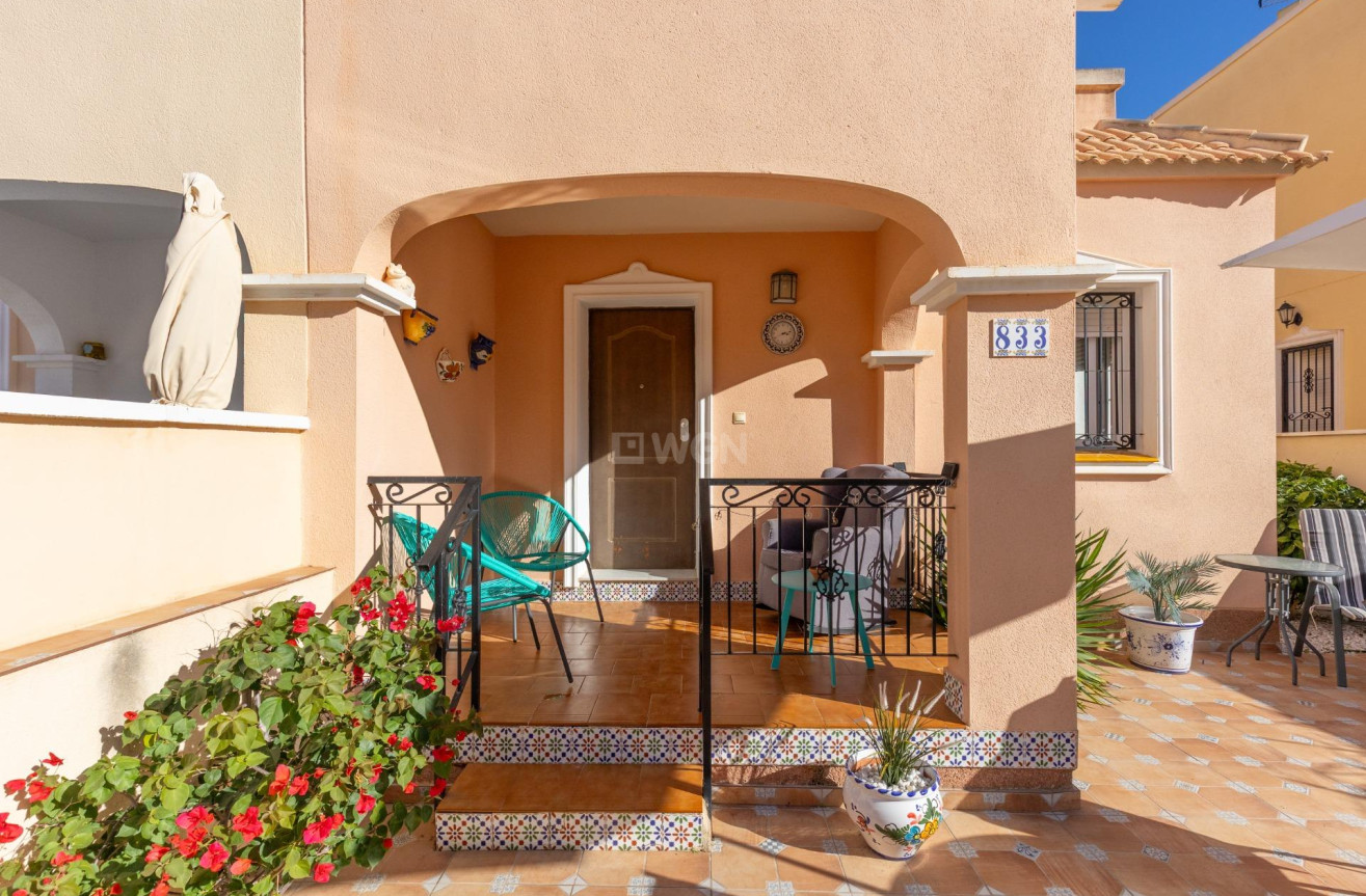 Odsprzedaż - Villa - Orihuela Costa - PAU 8