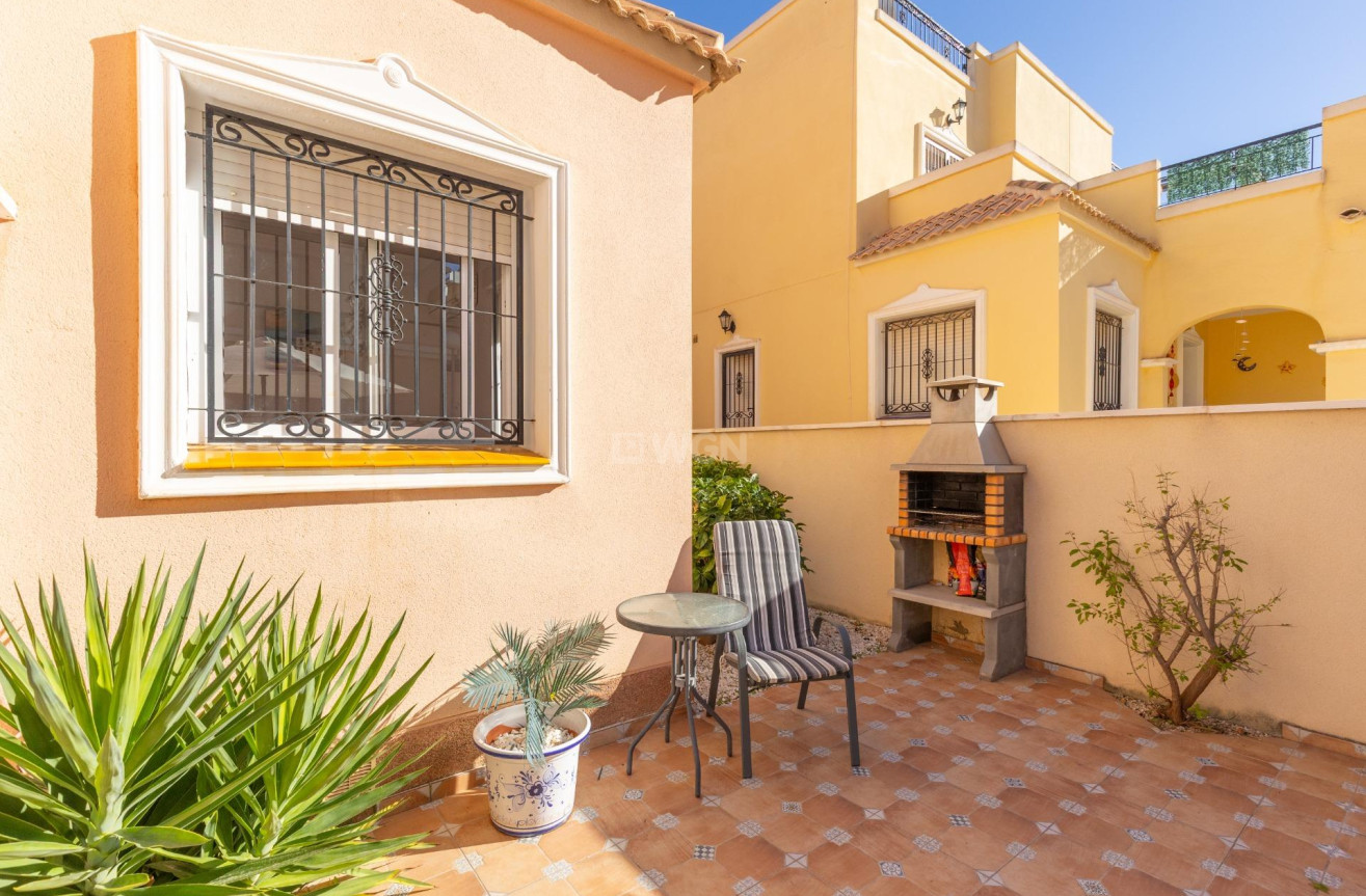 Odsprzedaż - Villa - Orihuela Costa - PAU 8