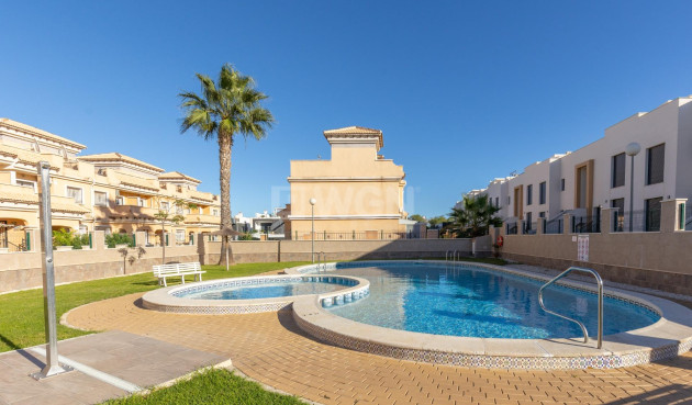Odsprzedaż - Villa - Orihuela Costa - PAU 8